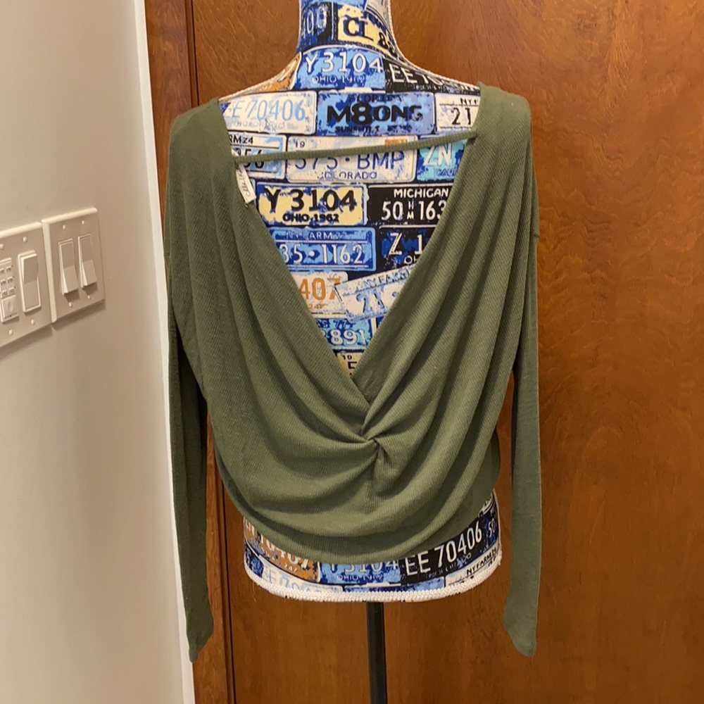 Chloe& Katie crop top size small